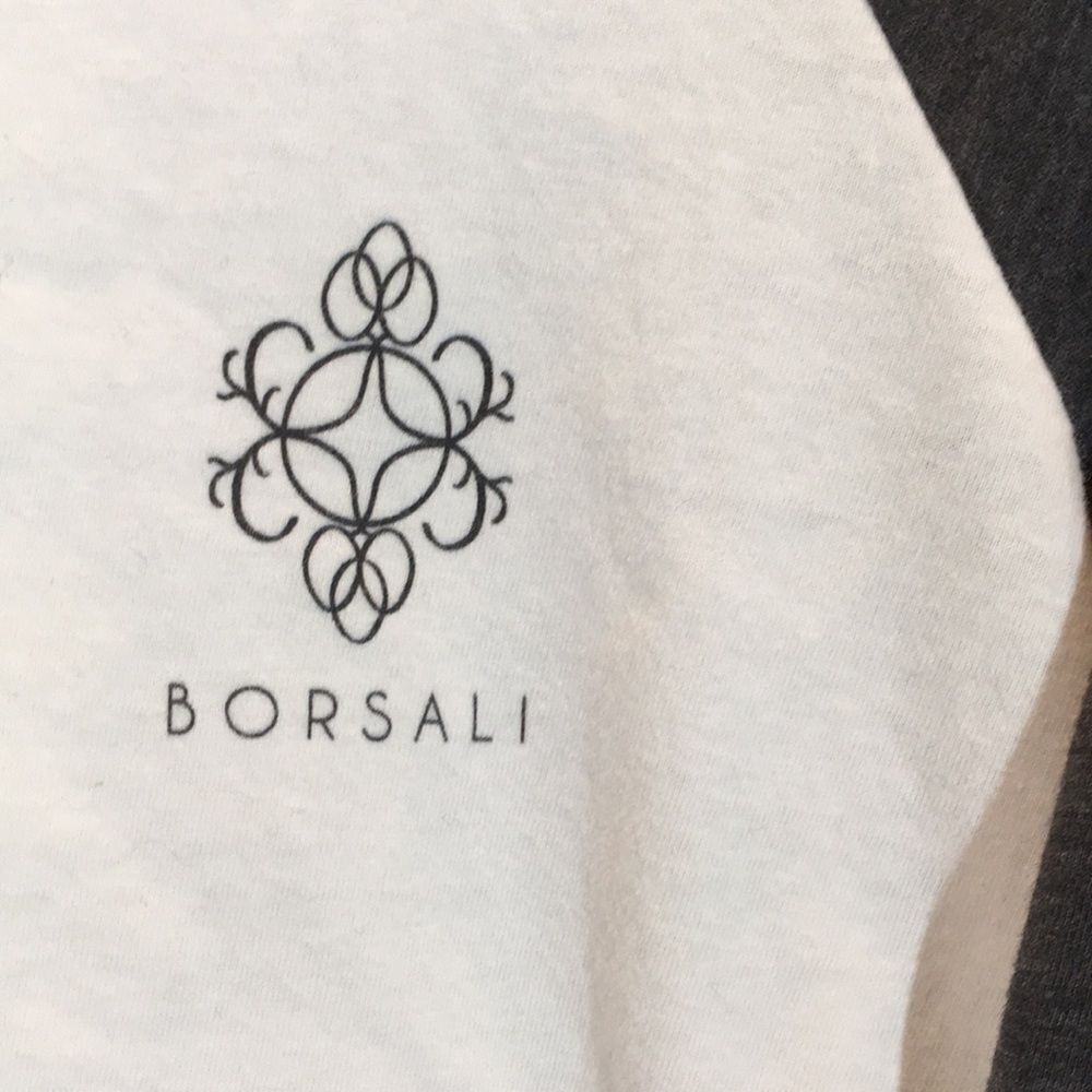 White Gray Raglan Tee Travel Graphic Print Top - Picture 5 of 6